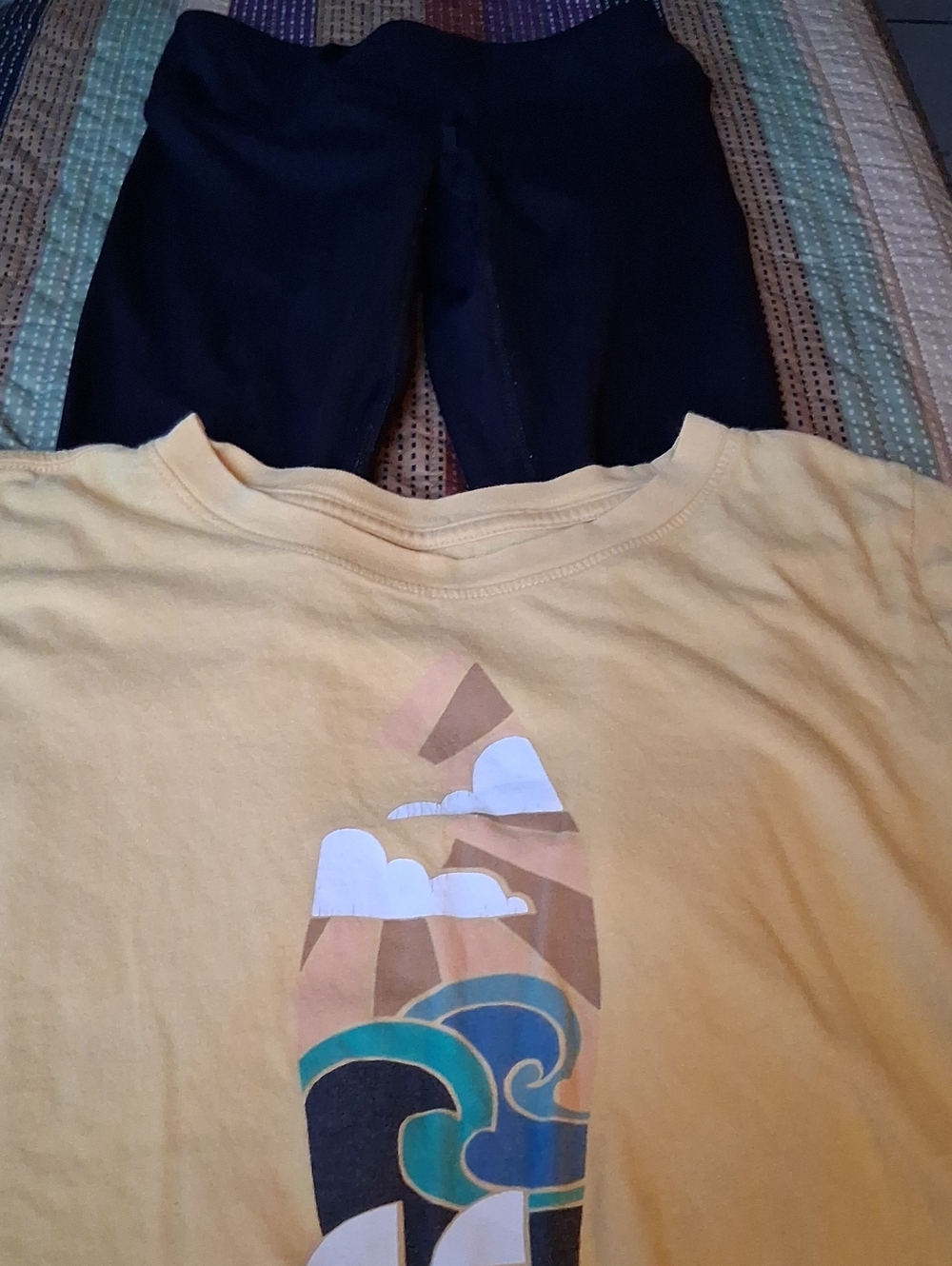 O'Neill Yellow Tee with Navy Graphic Logo And Black 90 Degree Leggings